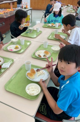 朝の集いと朝食 (5)